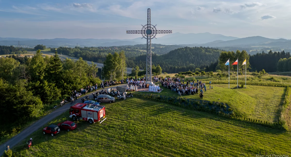 Krzyż w Krzeczowie. Zaduszki nad Zakopianką- ku pamięci ofiar trasy zakopiańskiej - 17 listopada, godzina 13.00 !