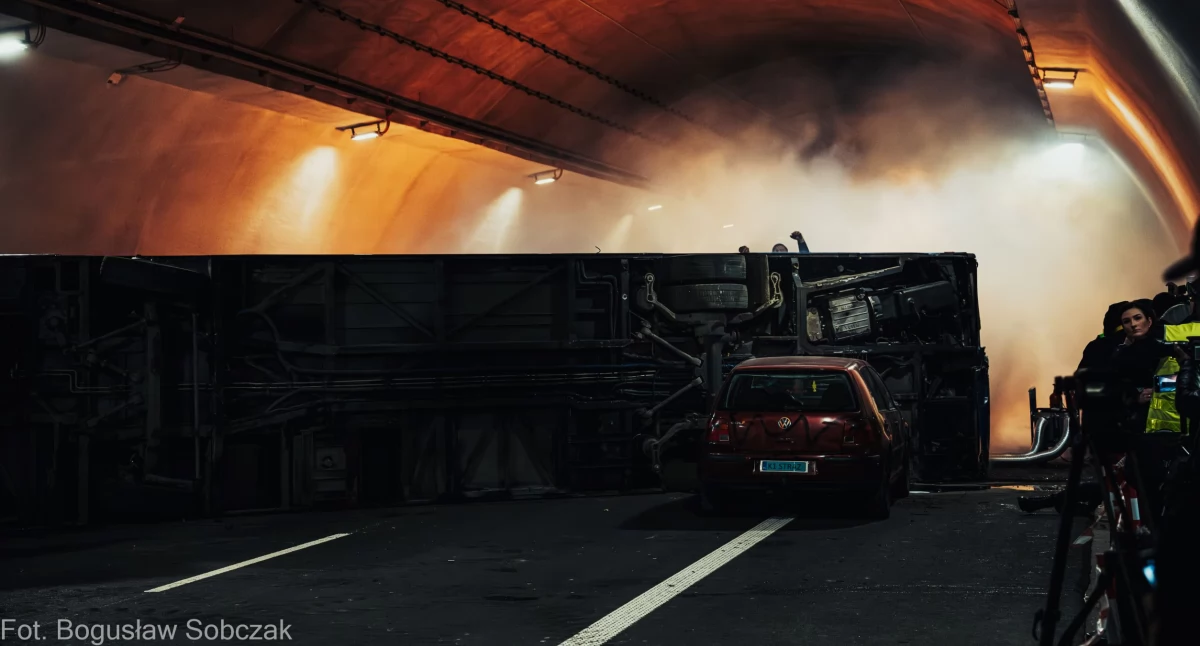 Zakopianka tunel. W związku z ćwiczeniami, nie będzie możliwości przejazdu ekspresową zakopianką od węzła Lubień do węzła Skomielna Biała