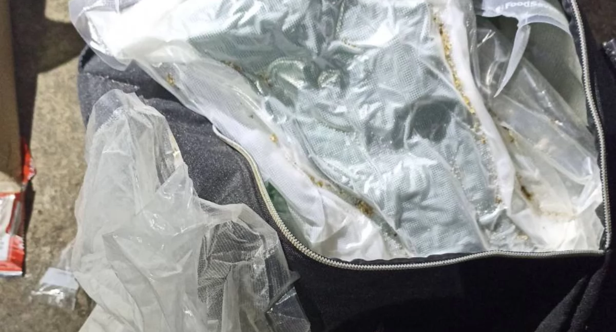 Policja Myślenice. Rozbito siatkę handlarzy narkotyków. Zatrzymanych zostało pięć osób, a policjanci przejęli niemal siedem kilogramów narkotyków