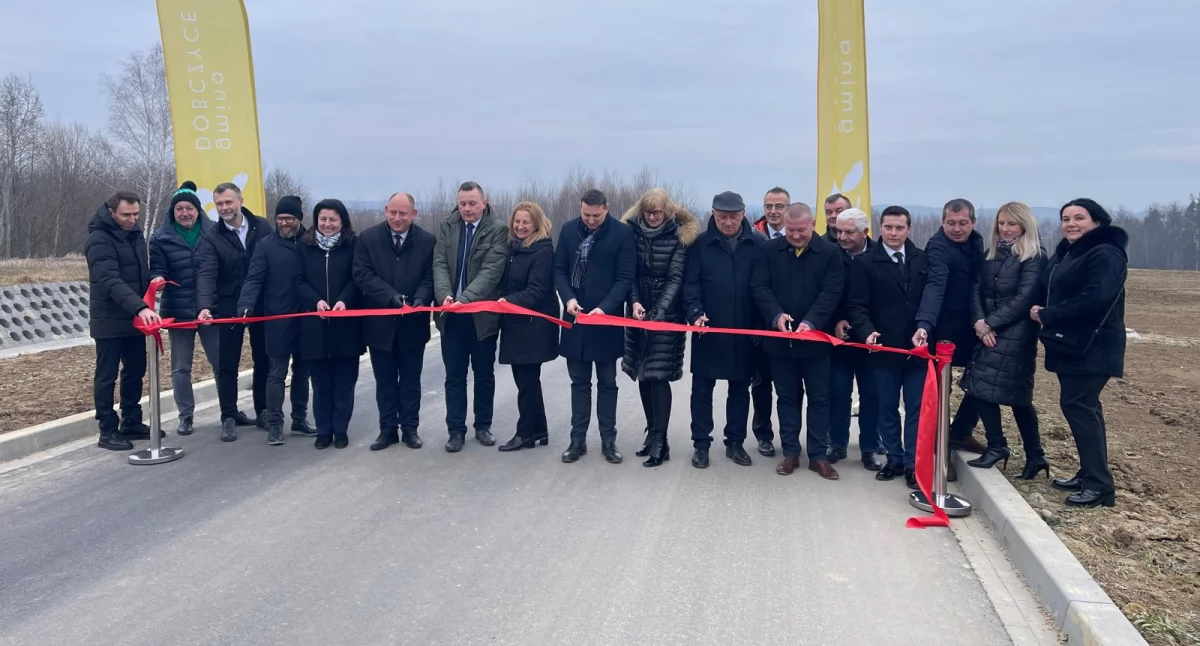 Dobczyce. Nowy odcinek drogi gminnej ul. Jałowcowej oficjalnie otwarty [REPORTAŻ FILMOWY I GALERIA ZDJĘĆ]