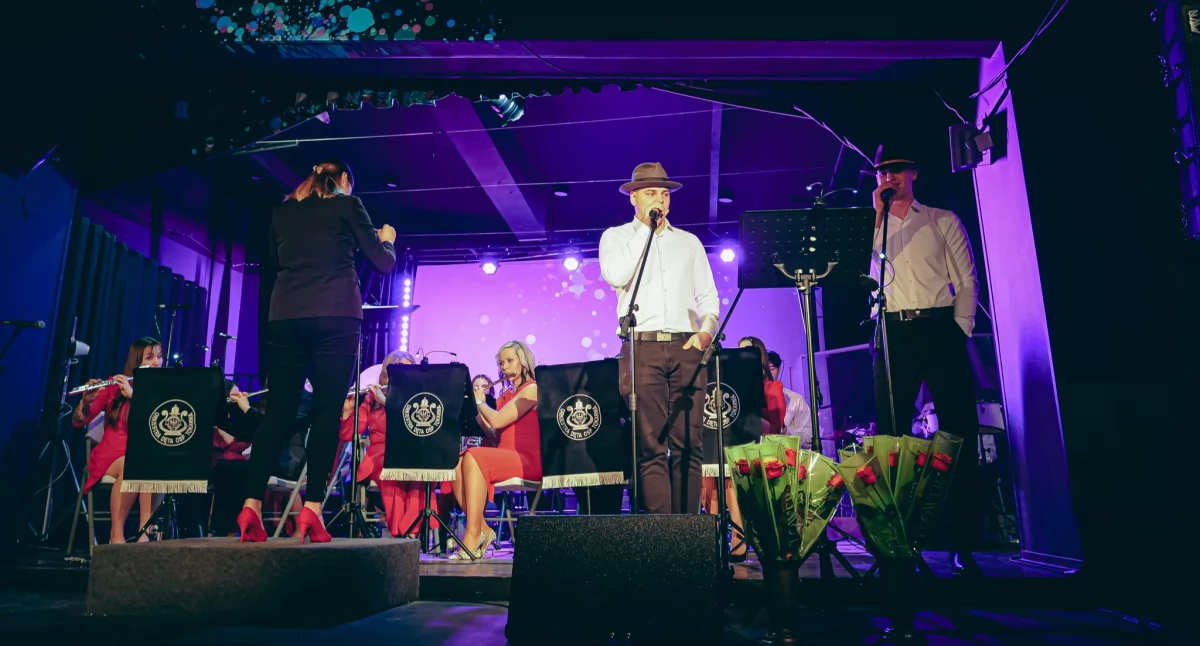 Tokarnia. Być Kobietą- koncert Orkiestry Dętej OSP Tokarnia  dla wszystkich pań i dwóch fantastycznych dziewczynek 