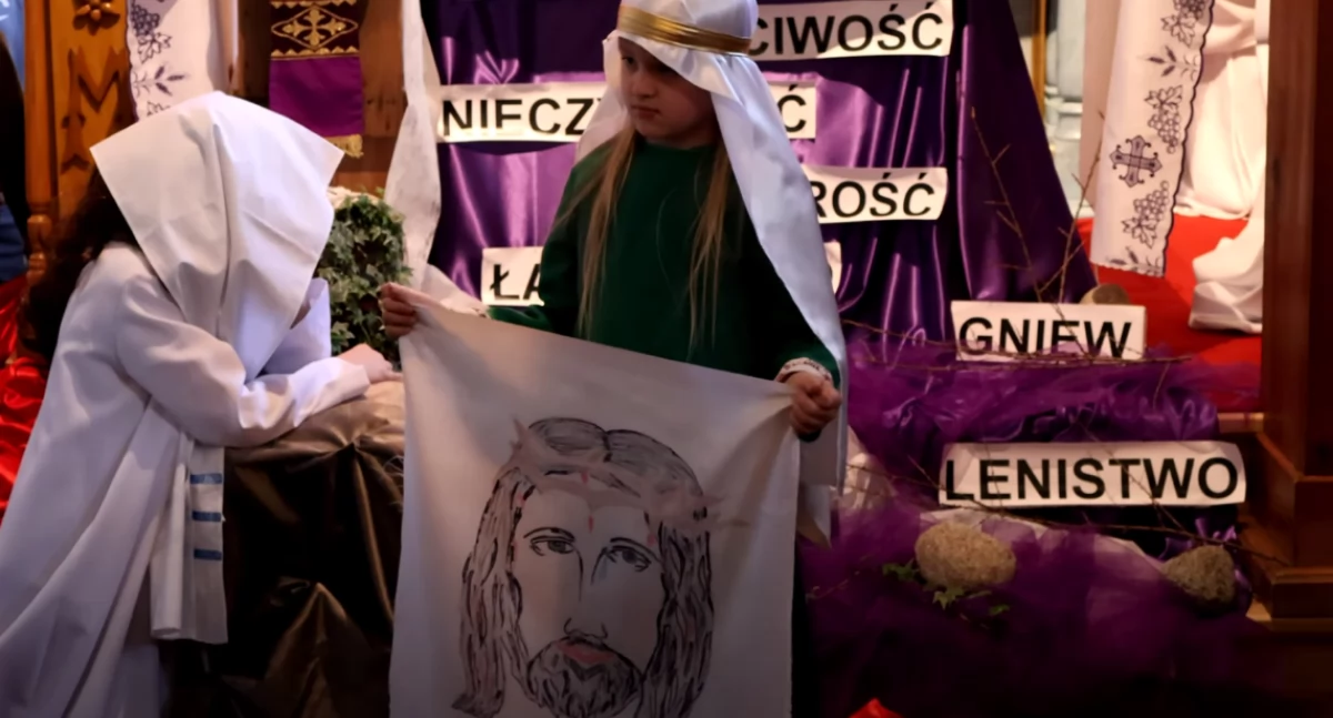 Krzeczów. W kościele parafialnym Drogę Krzyżową wystawiły dzieci z Niepublicznego Punktu Przedszkolnego 