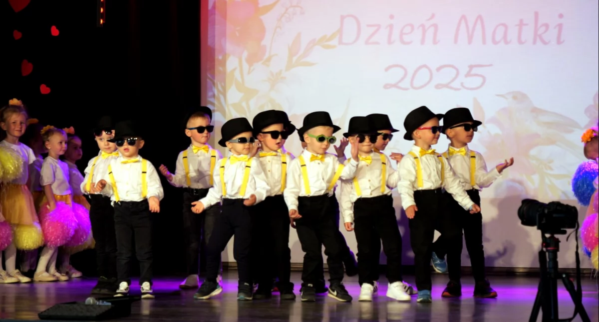 A tak dzieciaki z Przedszkola Samorządowego w Tokarni świętowały Dzień Matki 2025! [GALERIA ZDJĘĆ]