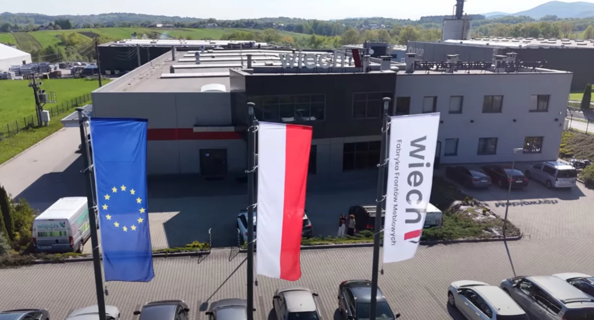  Polanka/Myślenice. Fabryka Frontów Meblowych Wiech- z lokalnej firmy po markę rozpoznawalną w Europie 