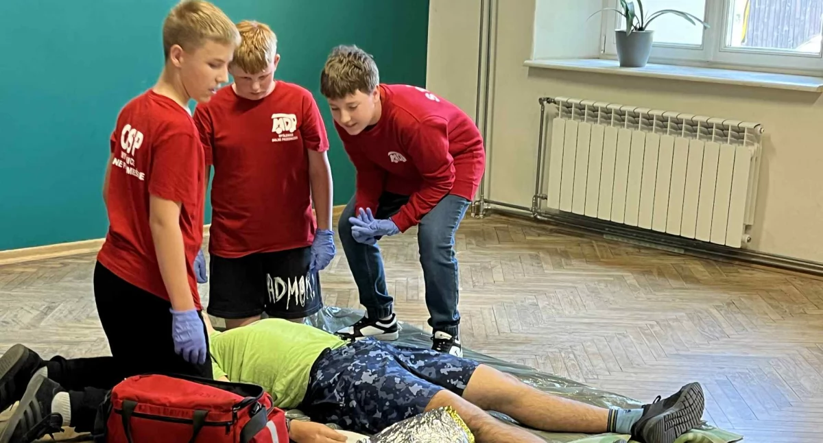 Powiat Myślenicki. Wiedzą jak udzielić pierwszej pomocy, co pokazali na powiatowych zawodach 