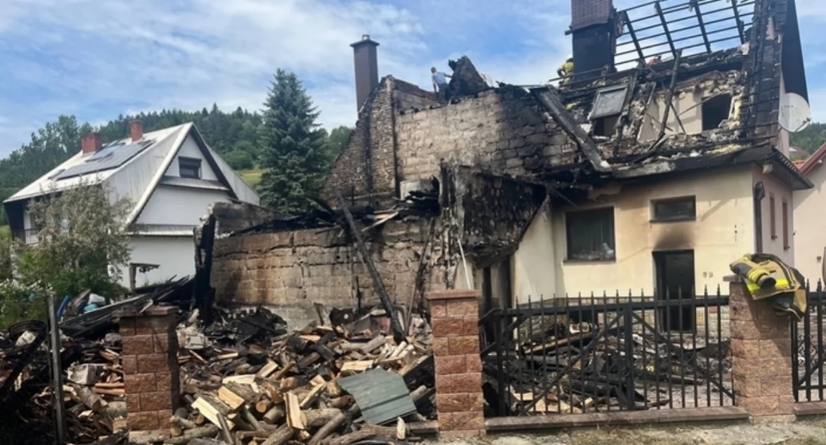 Skomielna Czarna. W pożarze stracili członka rodziny, a także miejsce, które przez lata było ich domem. Pomóżmy pogorzelcom ze Skomielnej Czarnej 