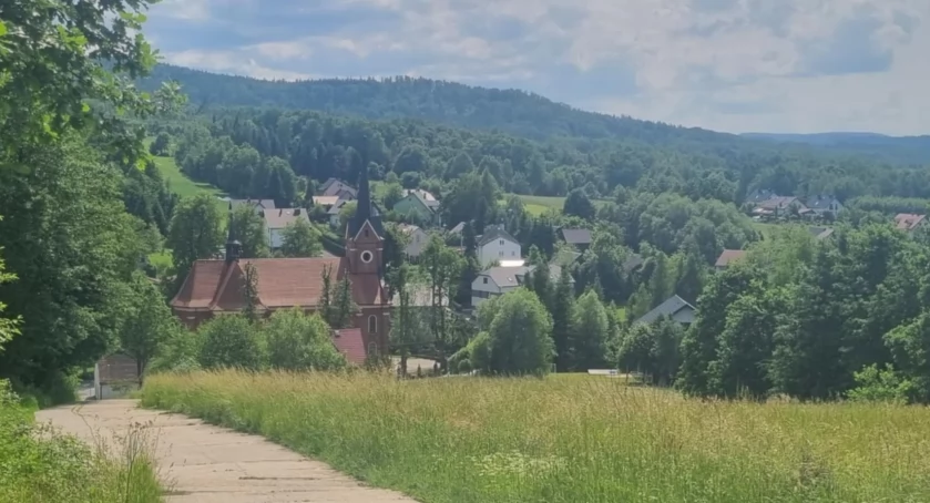 Krzywaczka- nieoczywiste centrum lokalnego biznesu, oraz idealne miejsce na piknik, spacer, obiad, lub wycieczkę rowerową