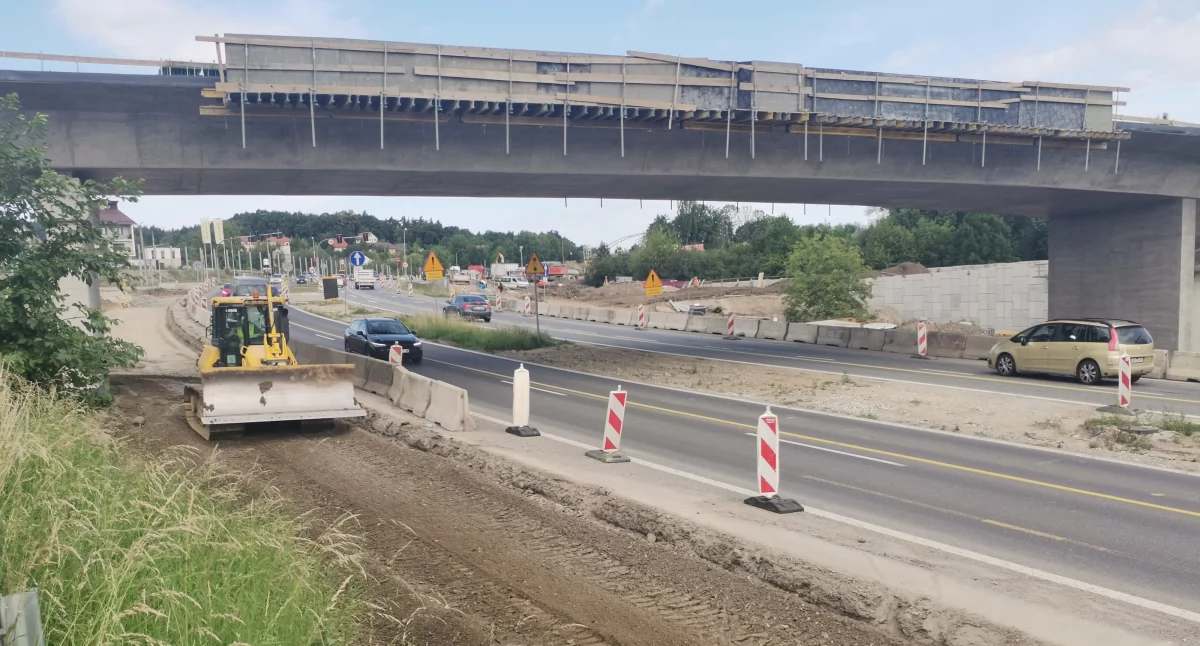 Myślenice zakopianka. Od poniedziałku 4 sierpnia ponownie zwężona zostanie zakopianka w Myślenicach- do jednego pasa w każdym kierunku
