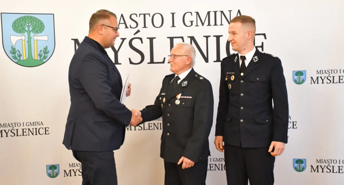 Gmina Myślenice. Umowy podpisane, teraz czas na zmiany w strażnicach  w Drogini, Trzemeśni i Zawadzie 