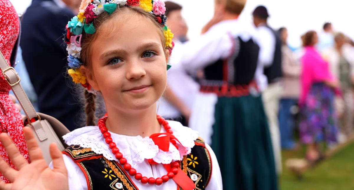 Najpiękniejszy wieniec z Kwapinki a w Sieprawiu kolejne powiatowe dożynki [REPORTAŻ FILMOWY I GALERIA ZDJĘĆ]