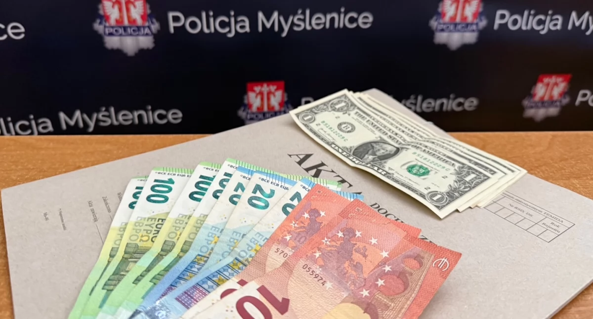 Policja Myślenice:  mężczyzna, przekonany, że zgubił portfel, nie zgłaszał sprawy na policję. Jednak po kilku dniach portfel się odnalazł - niestety pusty . . . 