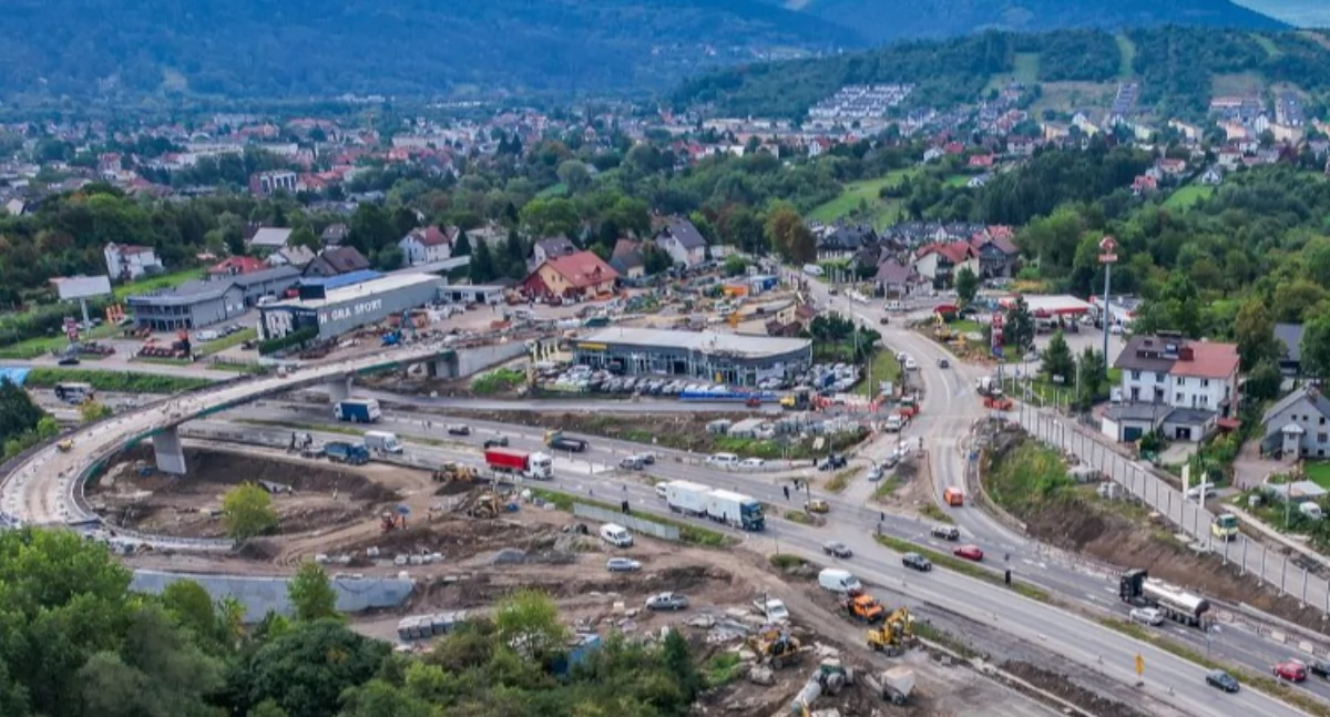 Od poniedziałku (13.10) zmiana organizacji ruchu na zakopiance w rejonie ul. Sobieskiego na wjeździe do Myślenic