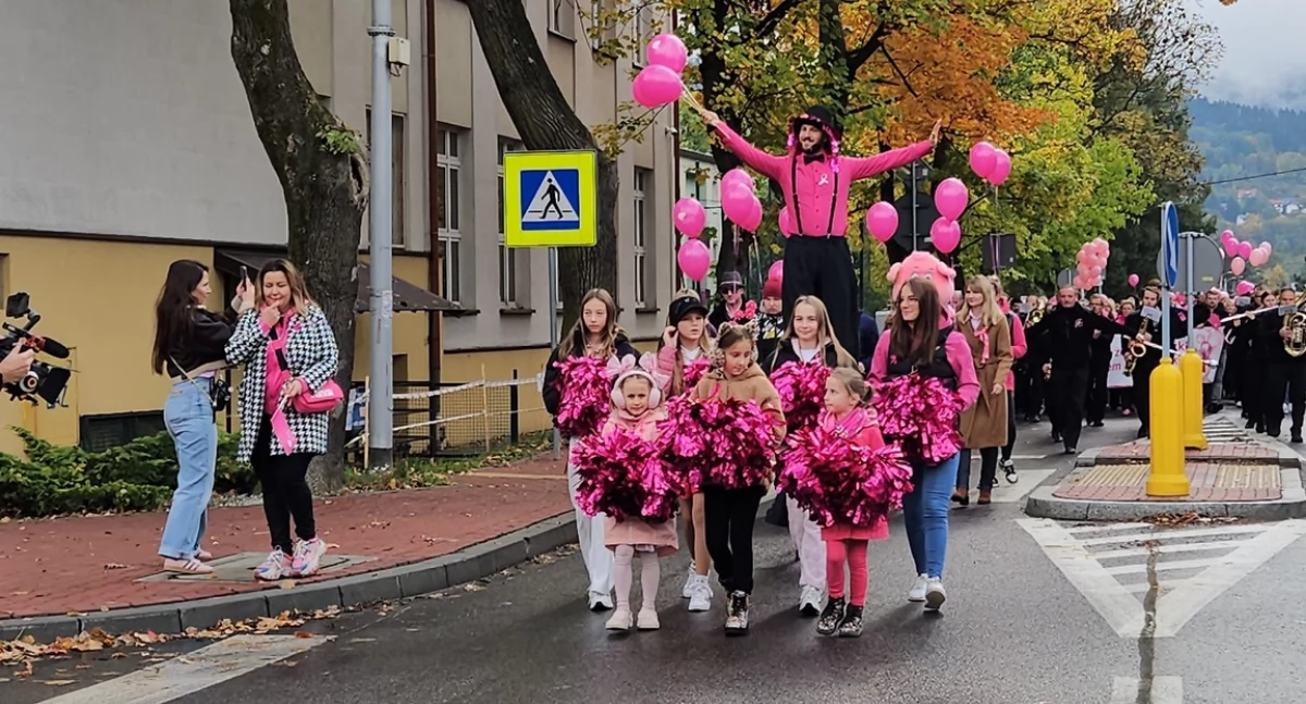 III Powiatowy Marsz Różowej Wstążki przeszedł ulicami Myślenic ! 