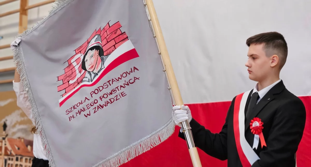 Zawada. Szkoła doczekała się imienia i sztandaru. Patronem placówki został Mały Powstaniec 
