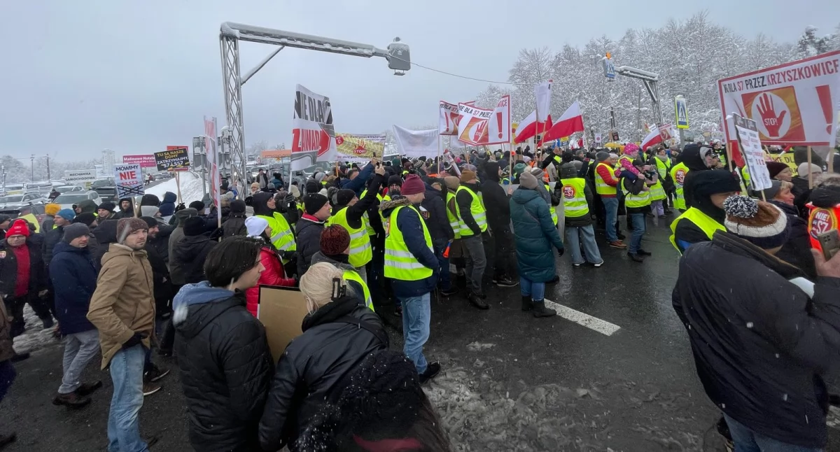 Protest mieszkańców Głogoczowa przeciw przebiegowi S7 i łącznika BDI [TRANSMISJA NA ŻYWO I GALERIA ZDJĘĆ]