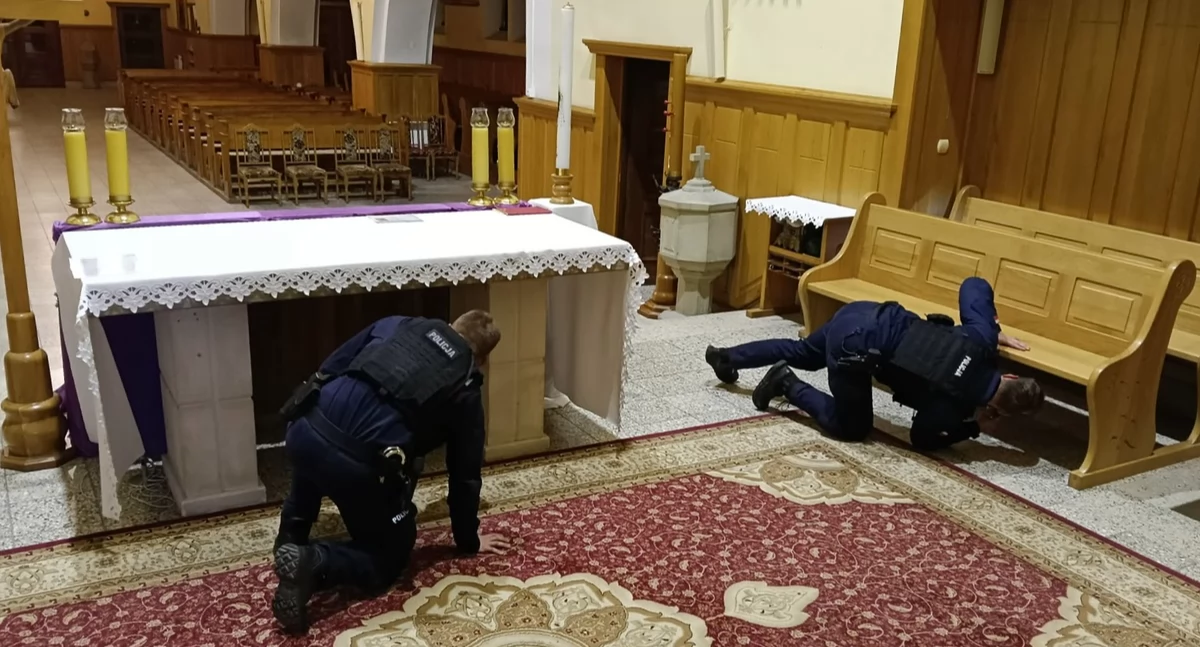 Tenczyn. Policjanci z Myślenic interweniowali po zgłoszeniu o  podłożeniu ładunku wybuchowego w kościele w Tenczynie. Informacja okazała się być fałszywa