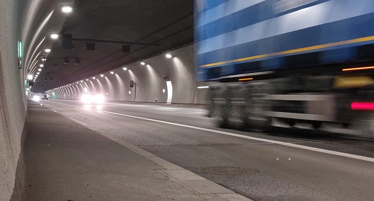 Zakopianka tunel pod Luboniem Małym: wprowadzono ograniczenie prędkości w tunelu do 90 km/h