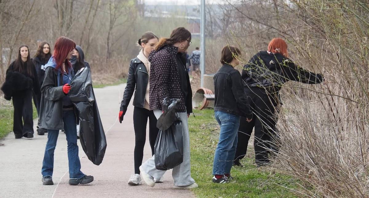 Powiat myślenicki. Młodzież ze sprzątaniem świata za pan brat ! 