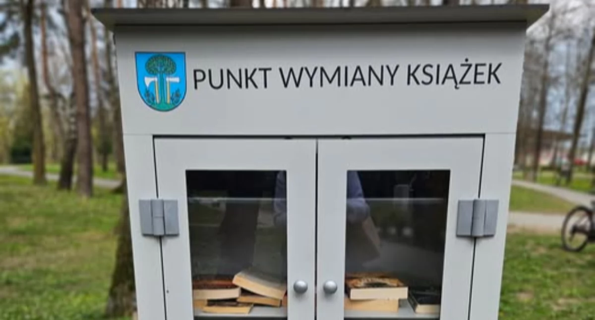 Myślenice. W Parku Miejskim na myślenickim Zarabiu stanął punkt wymiany książek 