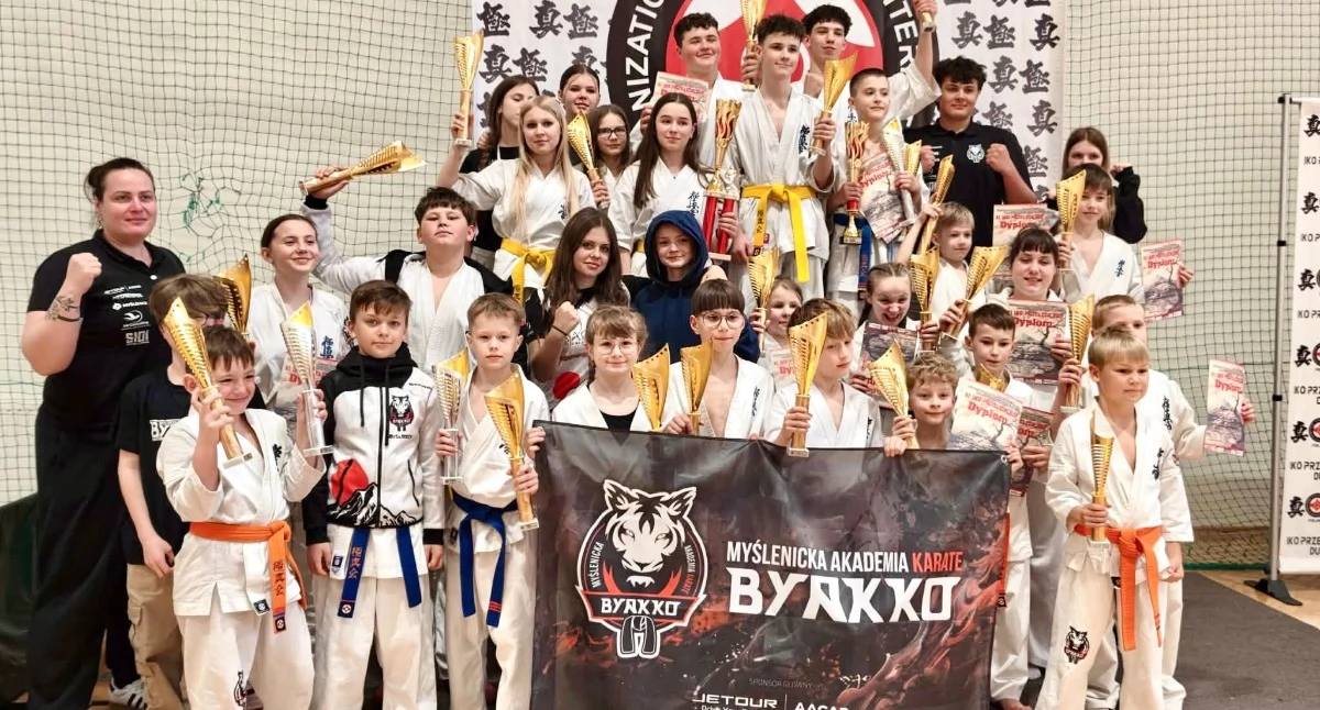 Myślenice. Kolejne sukcesy zawodników Myślenickiej Akademii Karate BYAKKO- przywieźli grad medali z turnieju w Dukli 