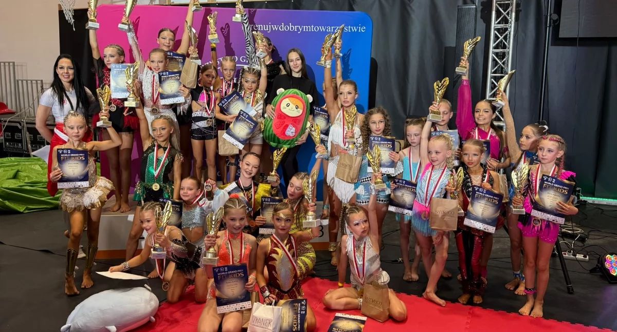 Nowoczesne formy gimnastyki, akrobatyki i tańca sławią Myślenice na arenie międzynarodowej. Zawodniczki Klubu Lady Fitness znów z medalami ! 