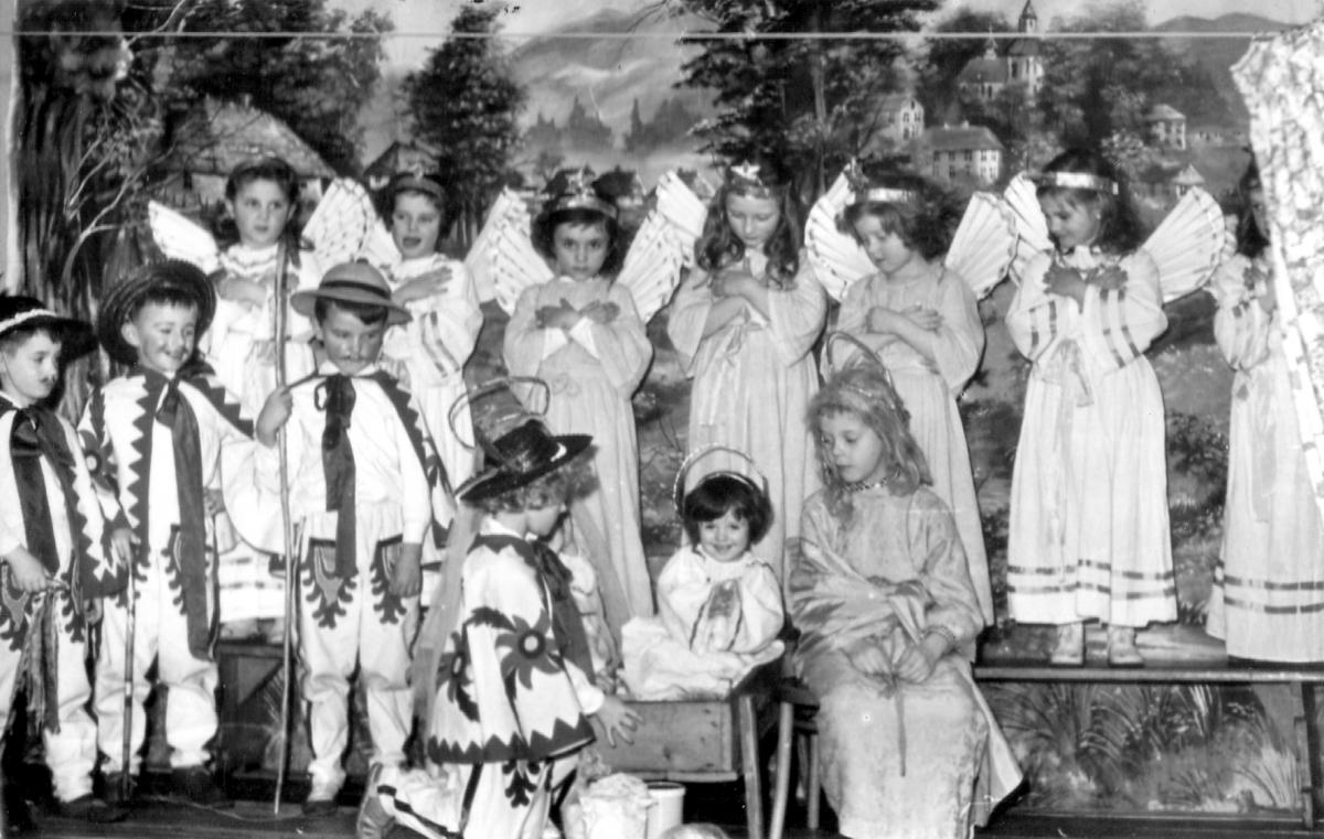 Perły Myślenic: Rok 1960. Inscenizacja bożonarodzeniowych jasełek w przedszkolu zwanym ochronką.