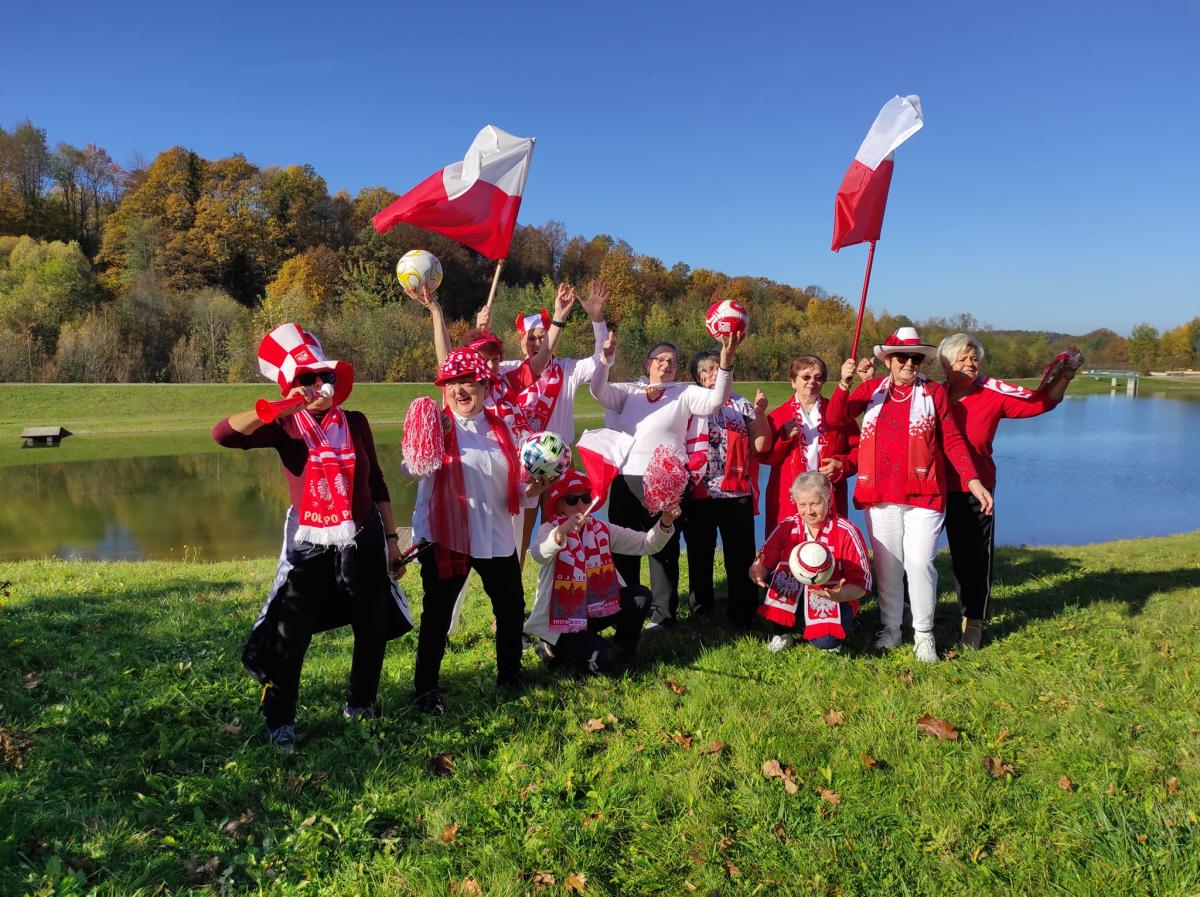 Seniorzy z Klubu Senior+ w Sułkowicach już przygotowani do kibicowania na Mistorzstwach Świata