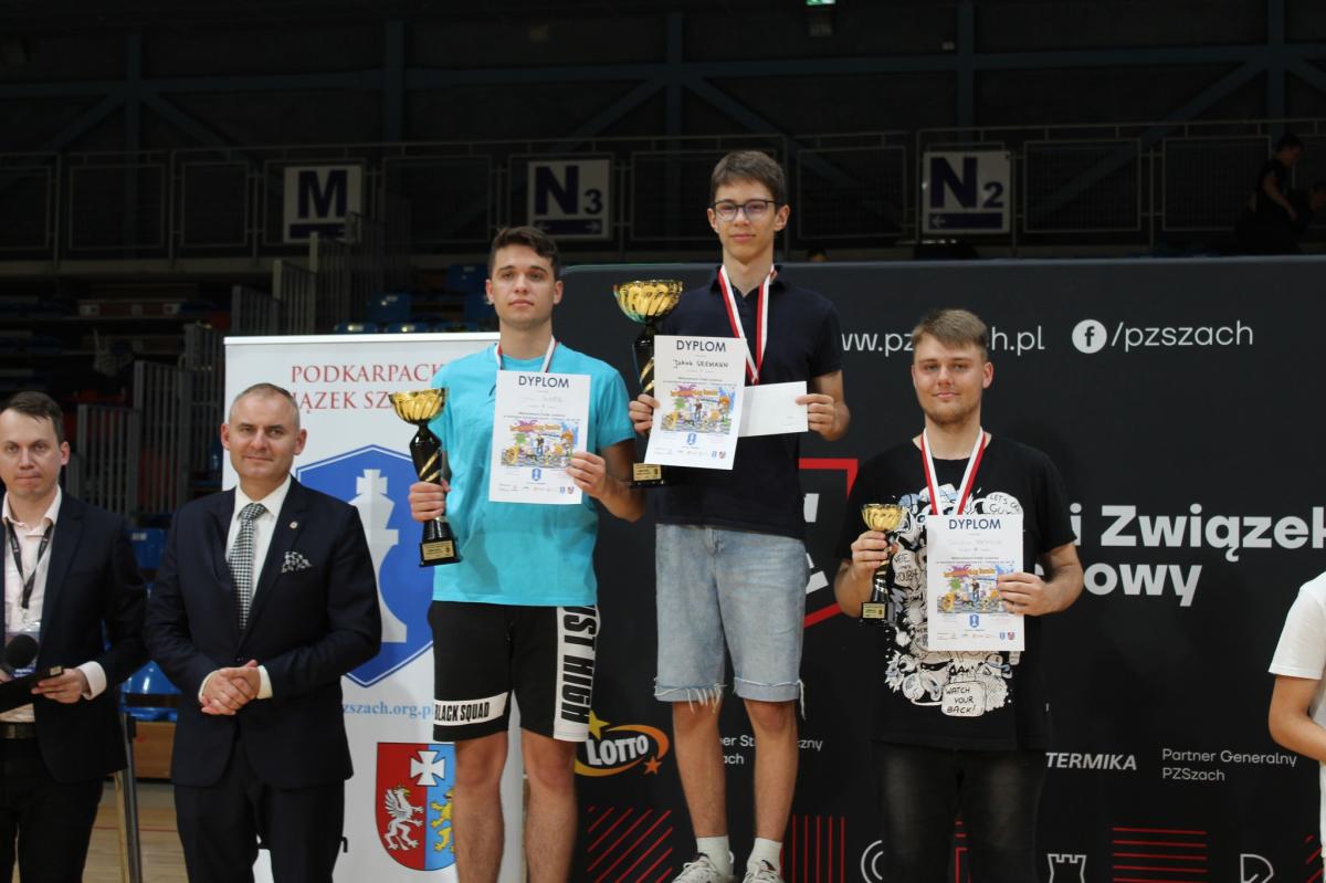 Jakub Suder wicemistrzem Polski w szachach błyskawicznych. Kolejne sukcesy MATa Myślenice