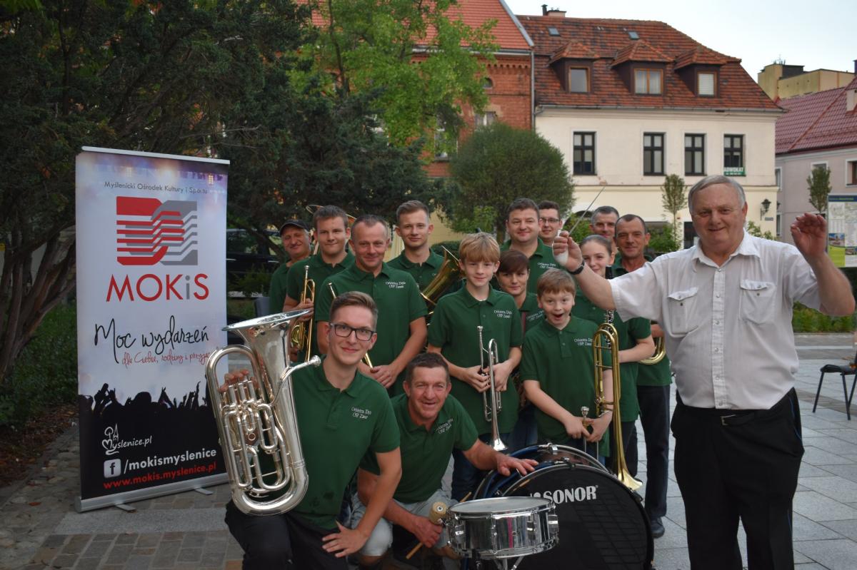 Rynek pełen dźwięków za sprawą Orkiestry Dętej OSP z Zasani