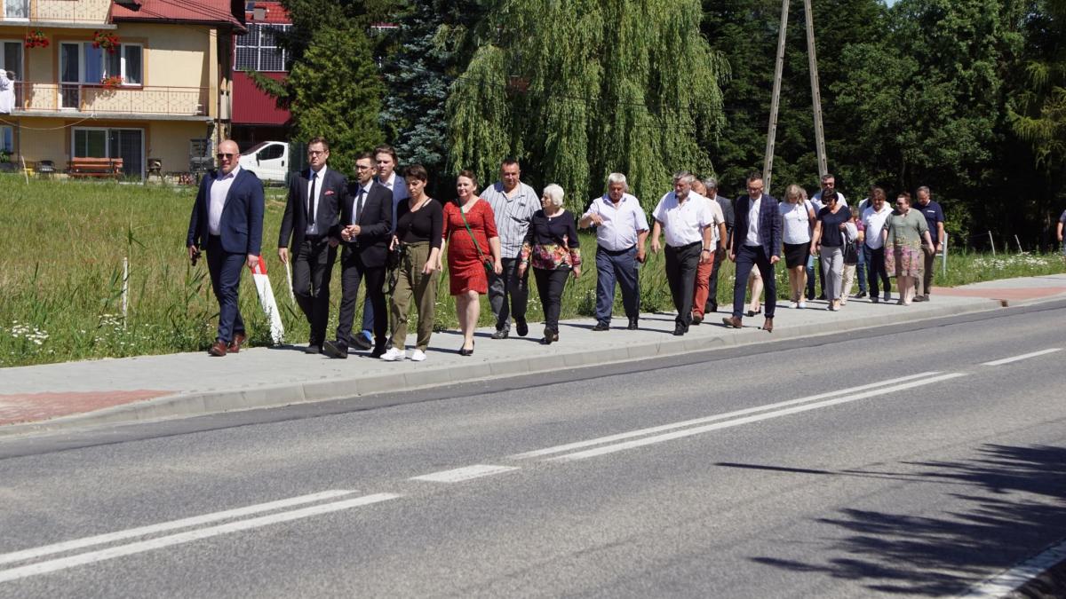 Uroczysty odbiór chodników w gminie Wiśniowa
