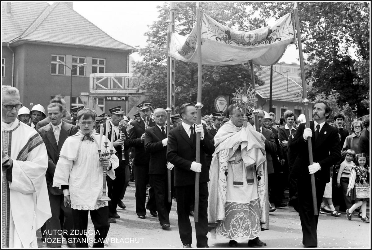 Perły Myślenic. Boże Ciało 1981 rok, procesja do czterech ołtarzy