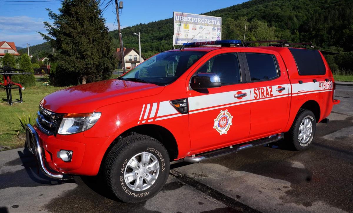 OSP Krzczonów. Strażacy poświęcili nowy nabytek- pojazd ratowniczy Ford Ranger 4x4