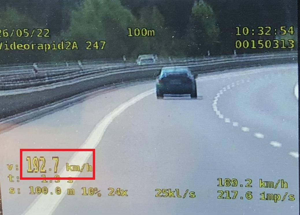 Skomielna Biała. Przekroczył prędkość o ponad 72 km/h