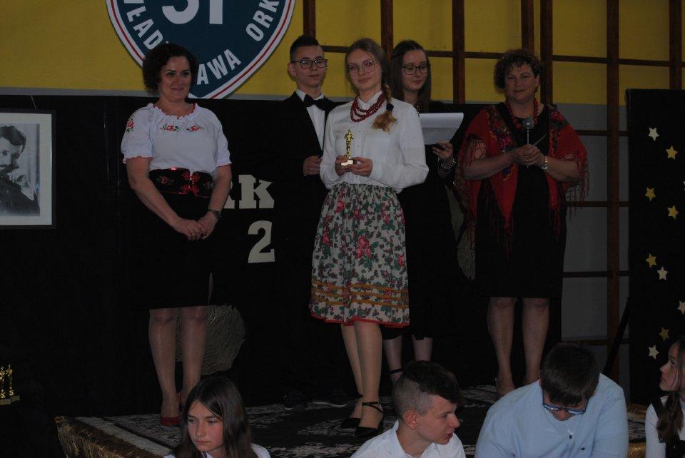 Wiśniowa. Nie potrzeba Oskarów, skoro ma się Orkany- czyli szkolna pomysłowość w dniu patrona