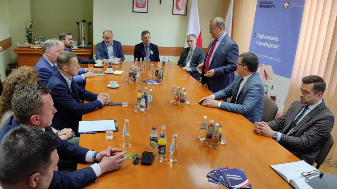 Pcim. Samorządowcy spotkali się z Piotrem Uścińskim wiceministrem Rozwoju i Technologii