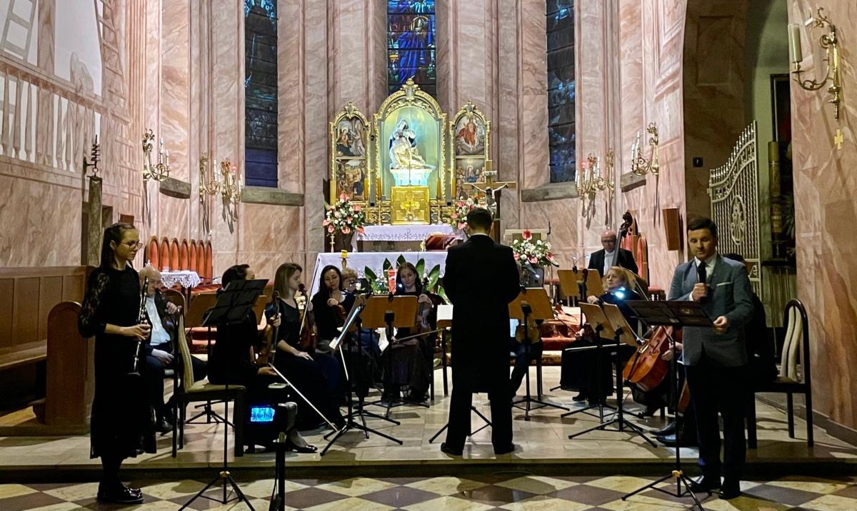 Koncert Orkiestry Kameralnej w kościele w Dobczycach