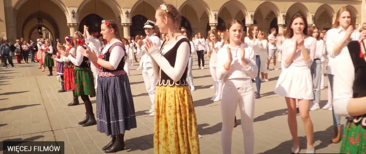Róża dla Jezusa Miłosiernego - Rynek Główny w Krakowie 23 kwietnia 2022