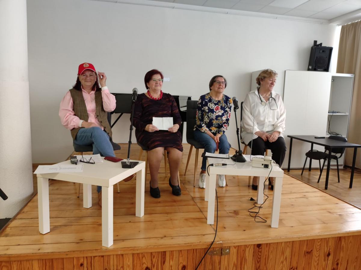 Kabaretowe wejście w wiosnę Myślenickiego Klubu Seniora