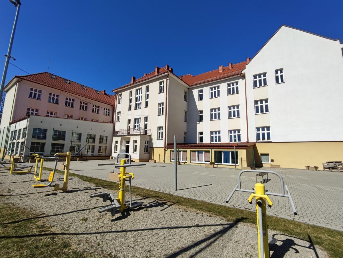 Podpisano umowę na rozbudowę i dobudowę budynku Zespołu Szkół Ogólnokształcących w Myślenicach