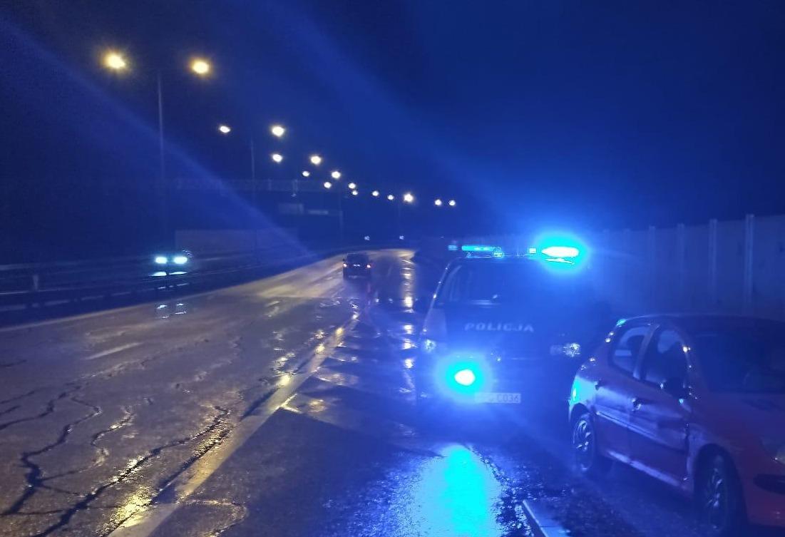 Myślenice. Jechał zakopianką pod prąd- policja zorganizowała blokadę na estakadzie żeby go zatrzymać