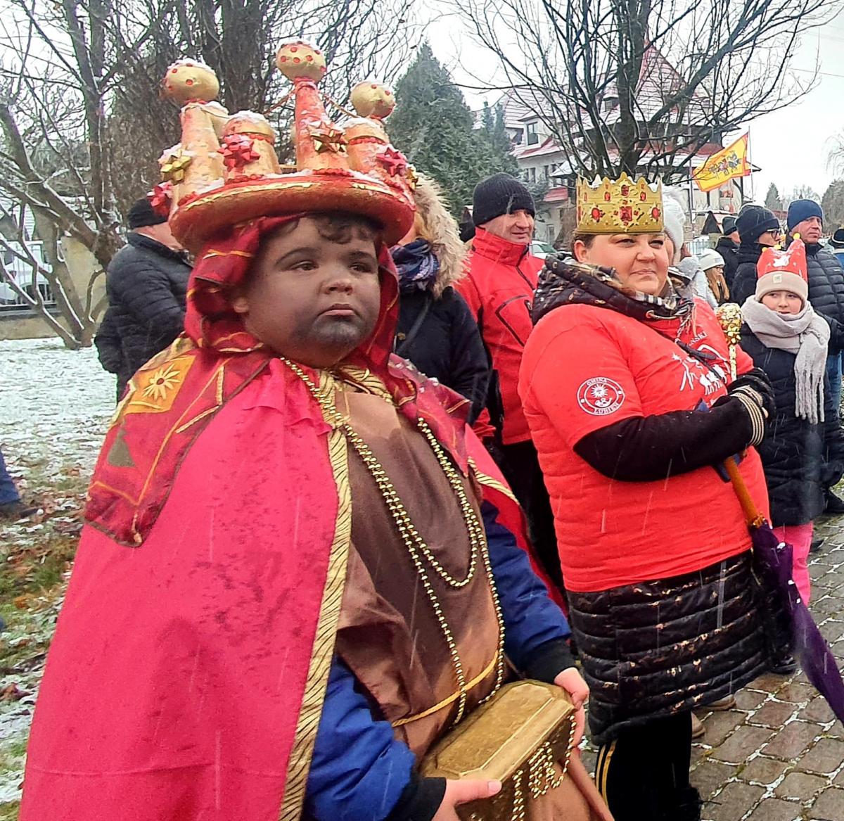 Święto Trzech Króli w Lubniu, A.D. 2022 po raz 6. Orszak przeszedł ulicami Lubnia