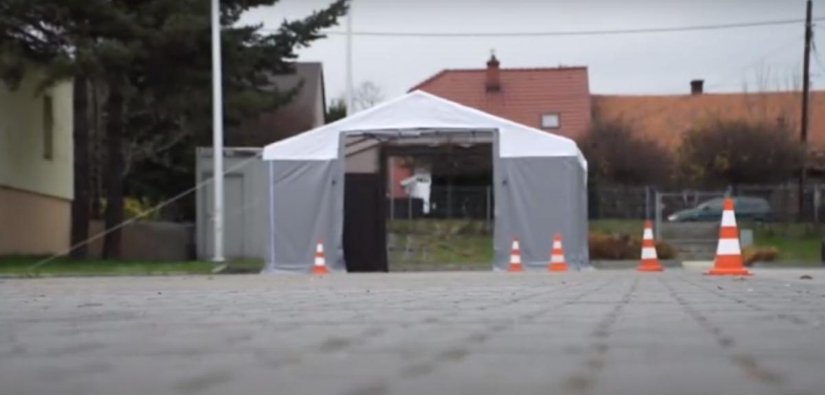 Myślenice. Działalność wznawia mobilny punkt wymazowy zlokalizowany na placu targowym