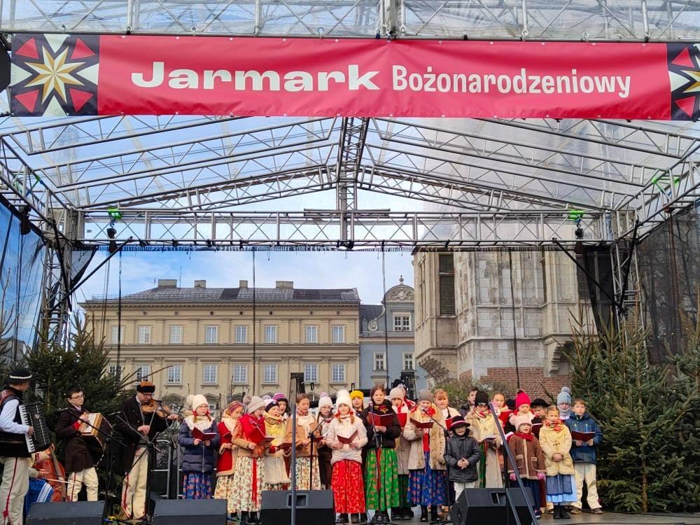 Krakowski Jarmark Bożonarodzeniowy a na nim reprezentanci gminy Pcim