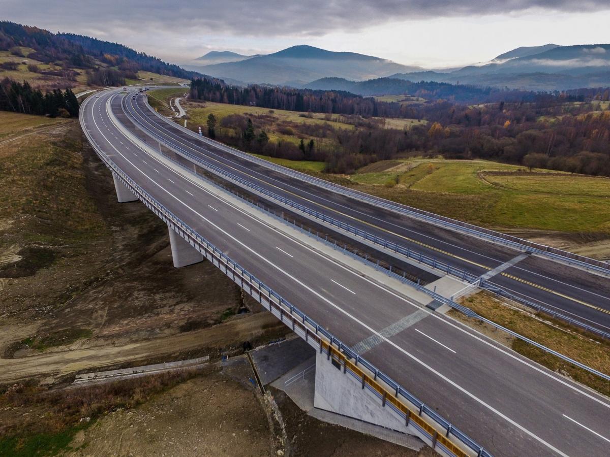 Jezdnia prawa S7 Lubień – Naprawa, w kierunku Zakopanego od dzisiejszego popołudnia ma być udostępniona dla kierowców