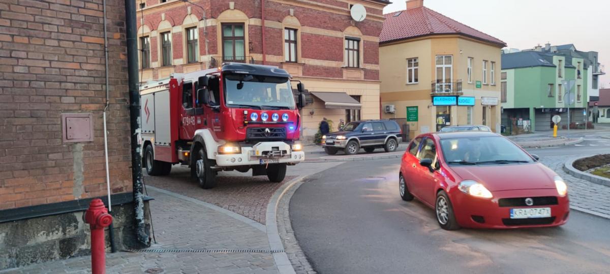 PSP informuje: rozlany olej na drogach w centrum Myślenic