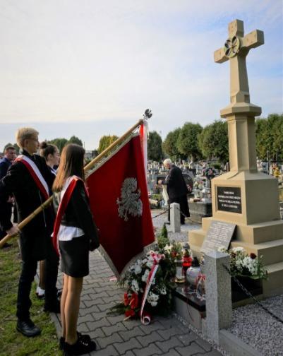 Uroczystość poświęcenia mogiły ofiar pacyfikacji Rudnika