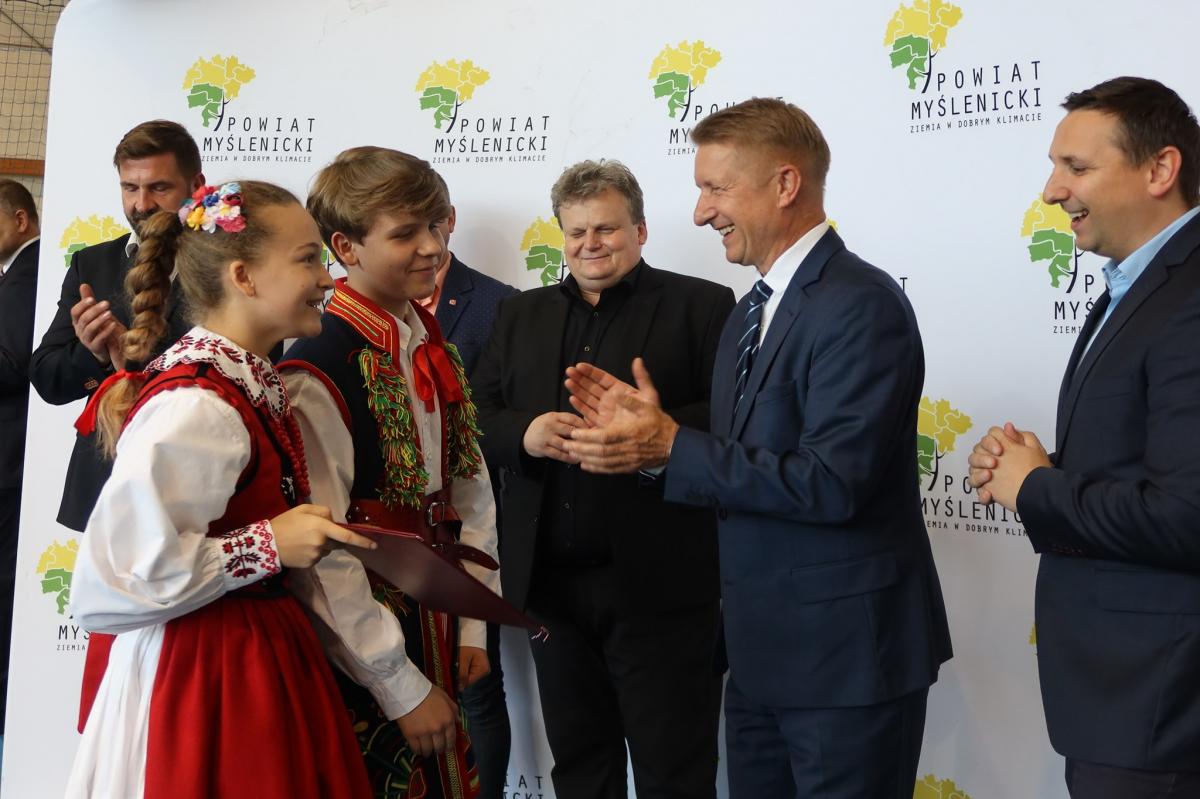 Starosta powiatu myślenickiego przyznał nagrody w dziedzinie kultury i sportu