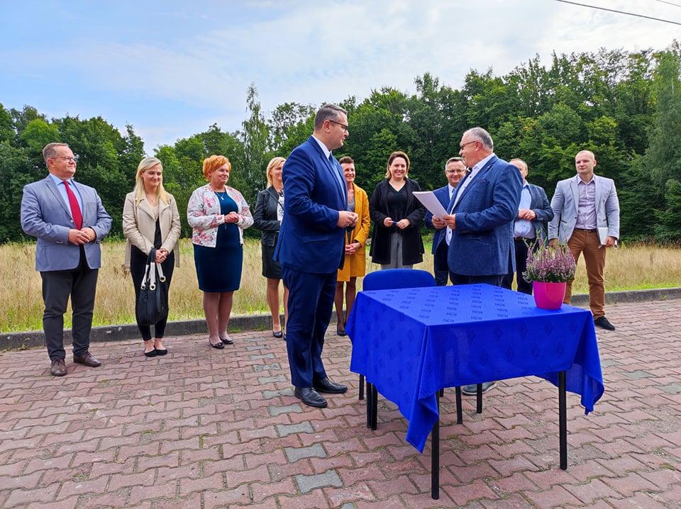 Jawornik. Podpisano umowę na budowę nowego przedszkola- konferencja prasowa