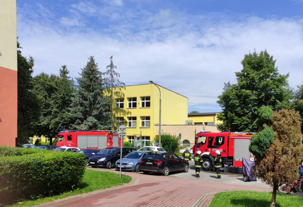Myślenice. Z mieszkania na Osiedlu 1000-lecia wydobywał się dym