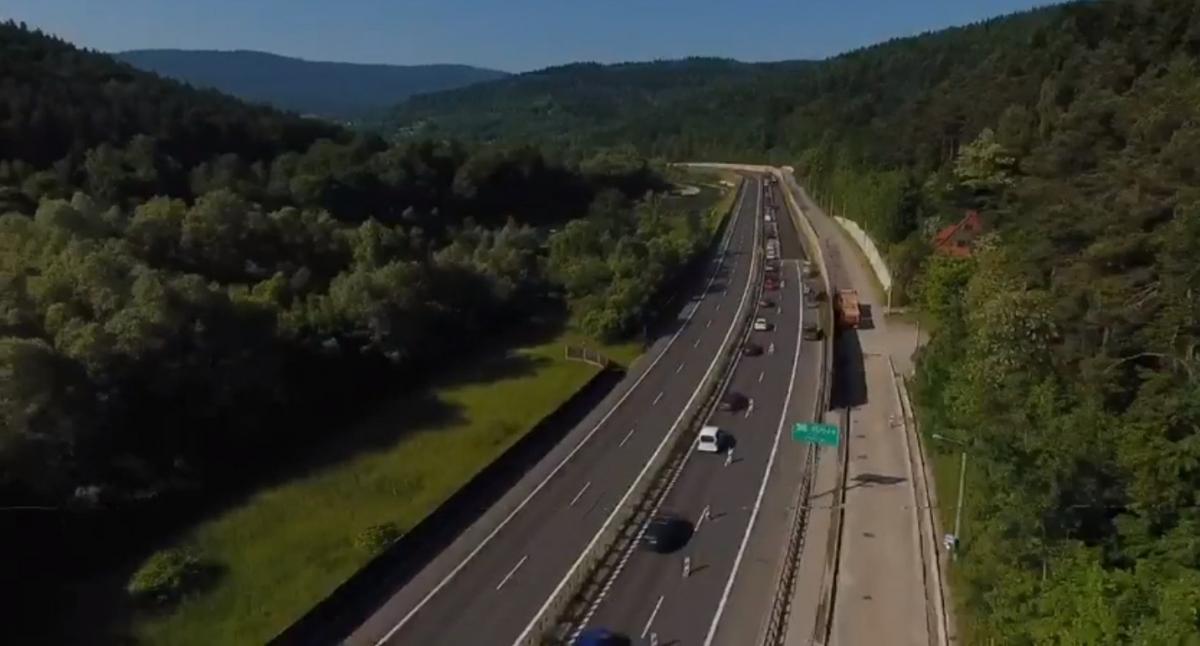 Dzisiaj od godziny 7.00-15.00 na odcinku 900 m w Stróży na S7 będą wykonywane prace porządkowe